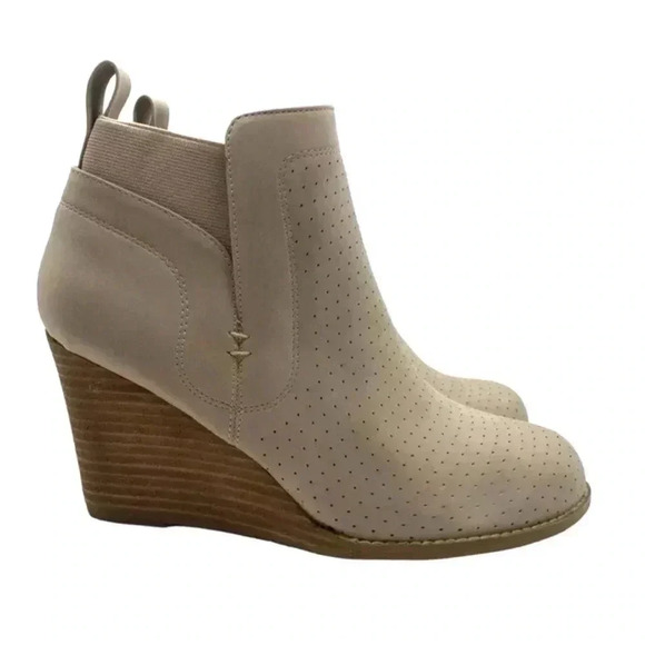 New DOLCE VITA Gerdie Vegan Leather Comfort Wedge Bootie Beige Winter Boot 9 - Picture 3 of 14